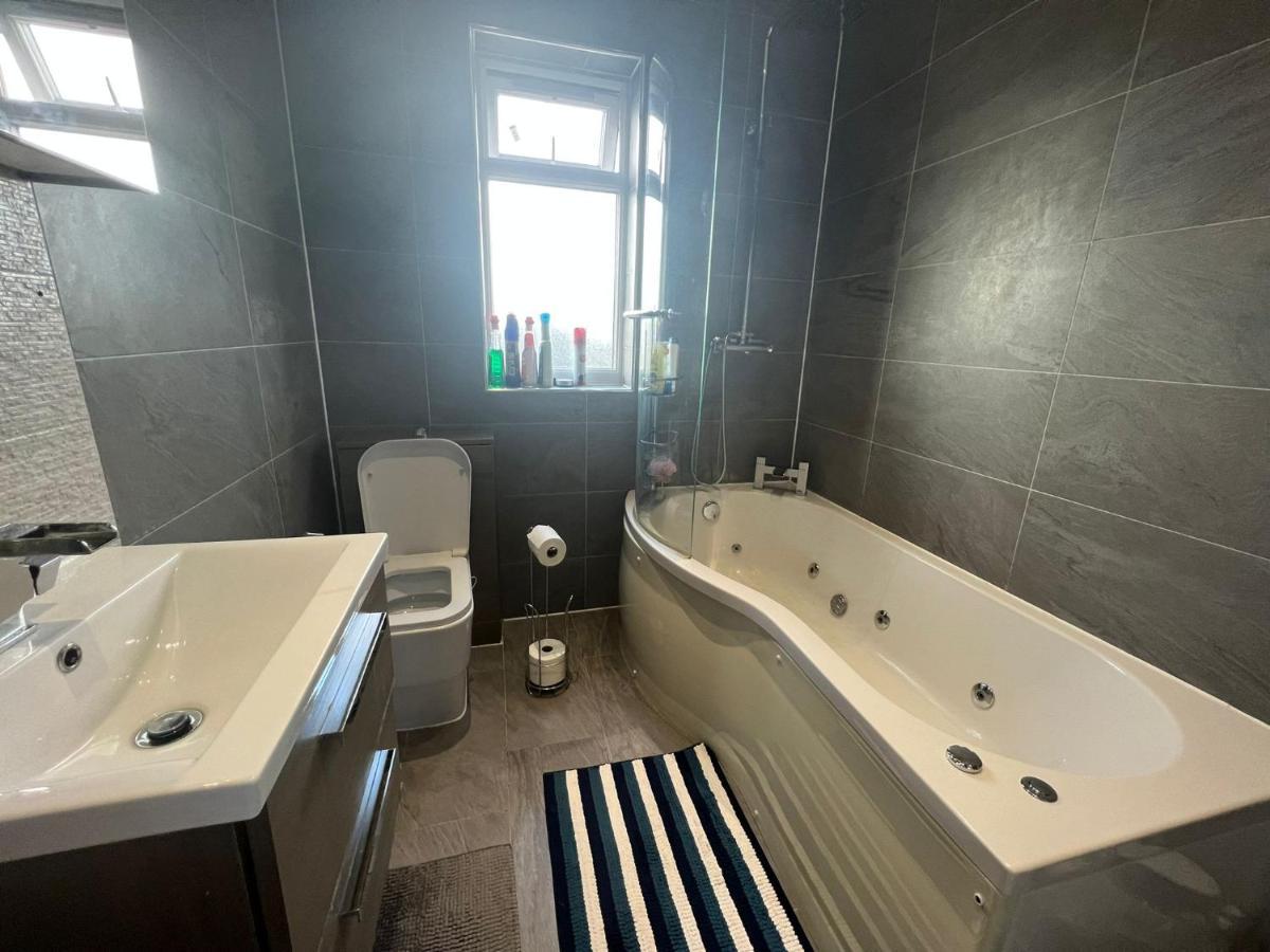 Deluxe Homestay Near Tottenham Hotspur Stadium Londyn Zewnętrze zdjęcie